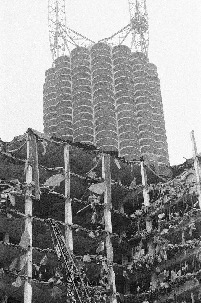 An old building gets torn down at the northeast corner of Clark and Kinzie streets - Chicago Sun-Times
