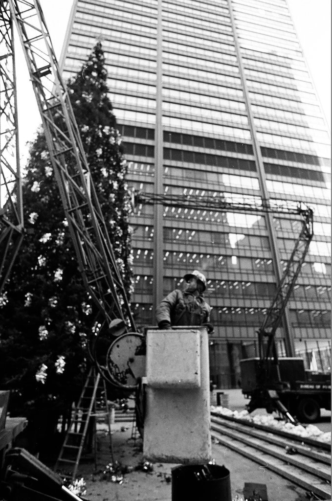 Workmen take down the Civic Center Christmas tree - Chicago Sun-Times