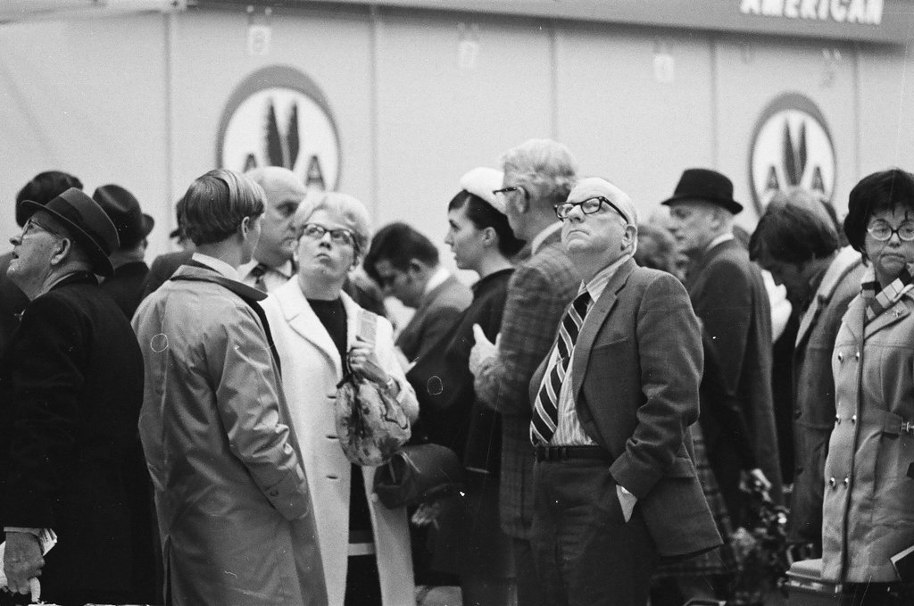 Crowds form due to cancelled flights at O'Hare - Chicago Sun-Times