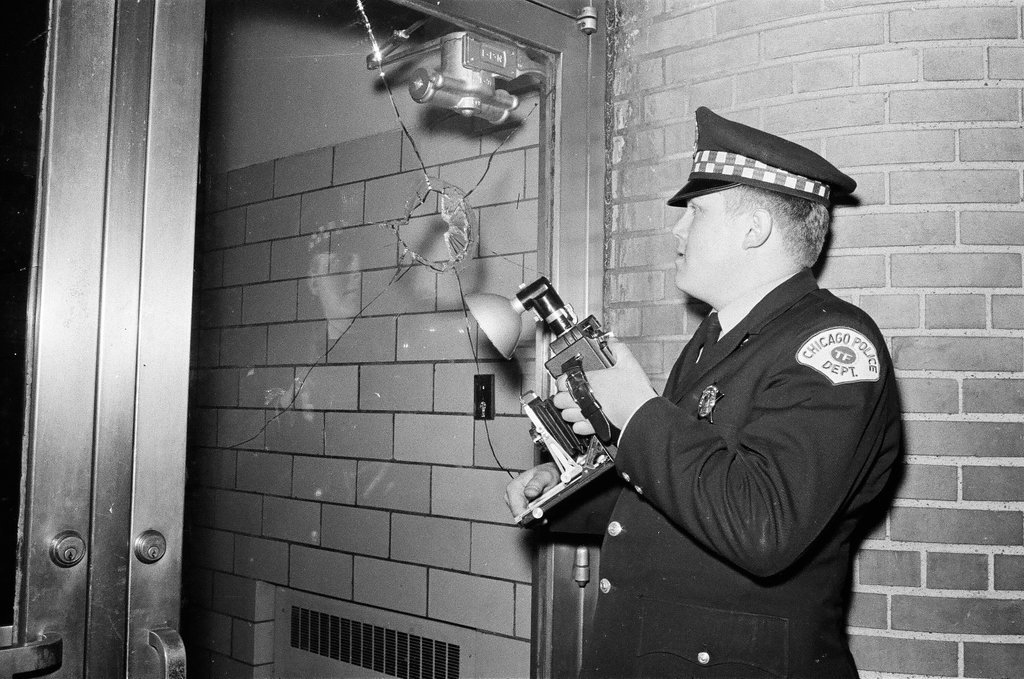 A Chicago police officer investigates vandalism - Chicago Sun-Times