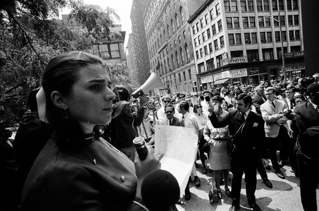 Anti-Draft protesters demonstrate at the Federal Building - Chicago Sun-Times