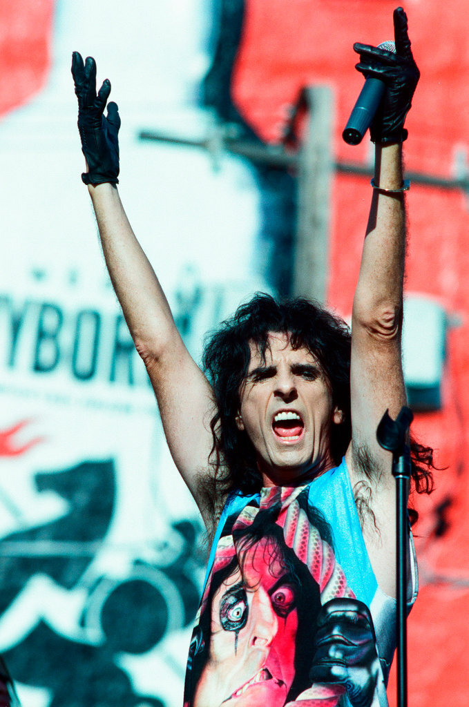 Singer Alice Cooper promotes his upcoming record with a small concert - Chicago Sun-Times