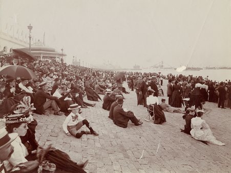 Crowds seated along the lake, World's Columbian Exposition - Unknown
