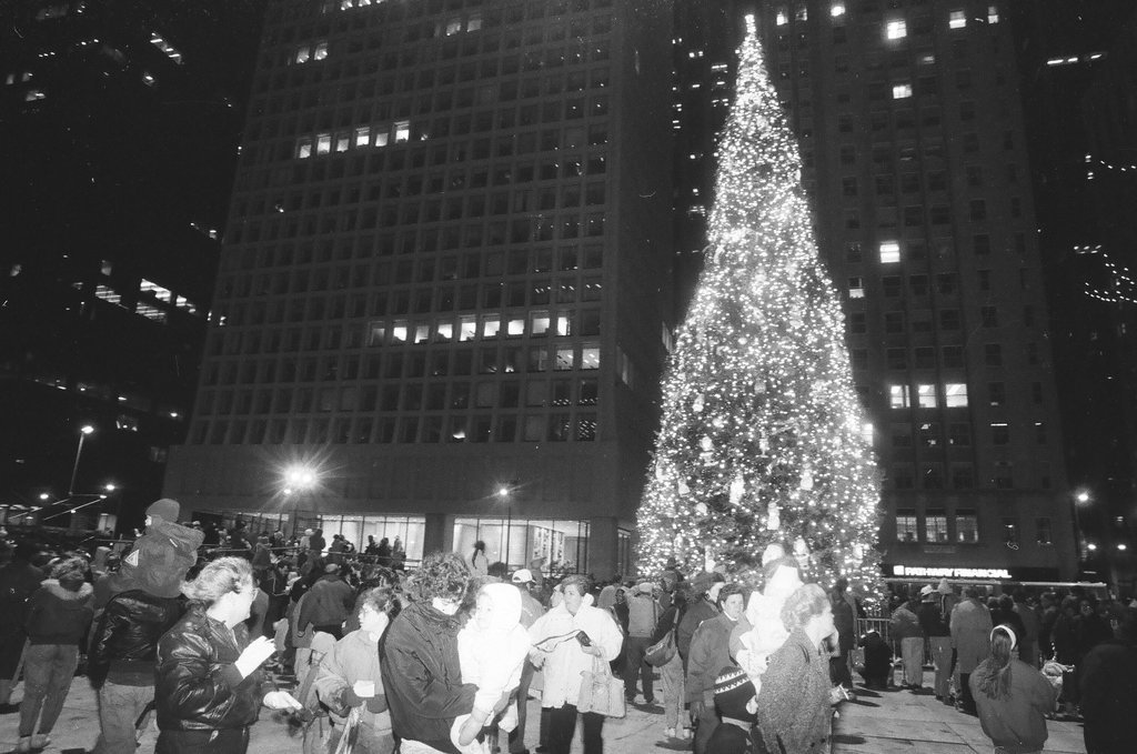 Santa and Mrs. Claus wave to the crowd at Richard J. Daley Plaza after the tree lighting - Chicago Sun-Times