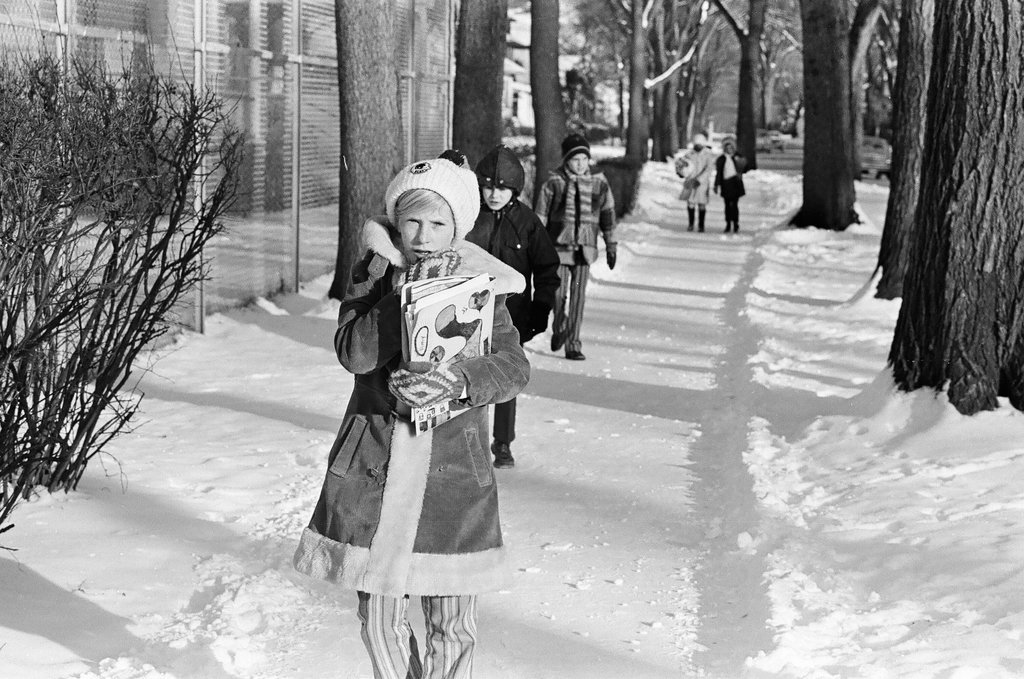Children walk home from Ogden Avenue School in the snow - Chicago Sun-Times