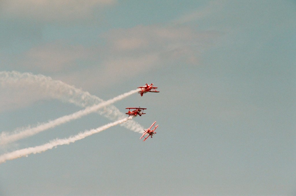 Crowds watch planes, helicopters, and water sports performances at the 1997 Air and Water Show - Chicago Sun-Times
