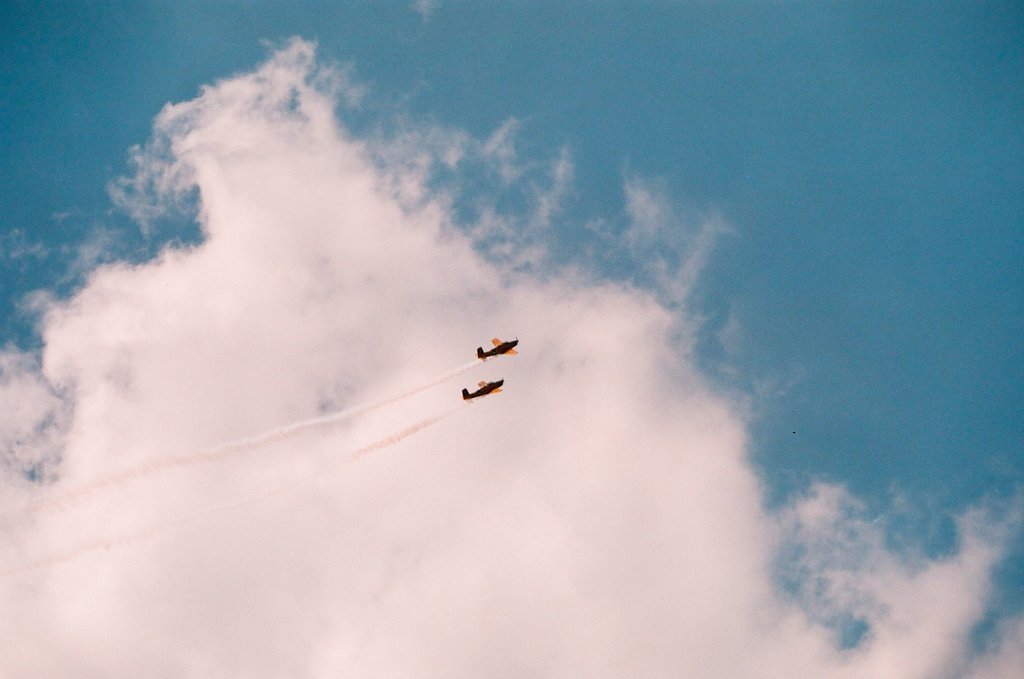 Crowds watch planes, helicopters, and water sports performances at the 1997 Air and Water Show - Chicago Sun-Times