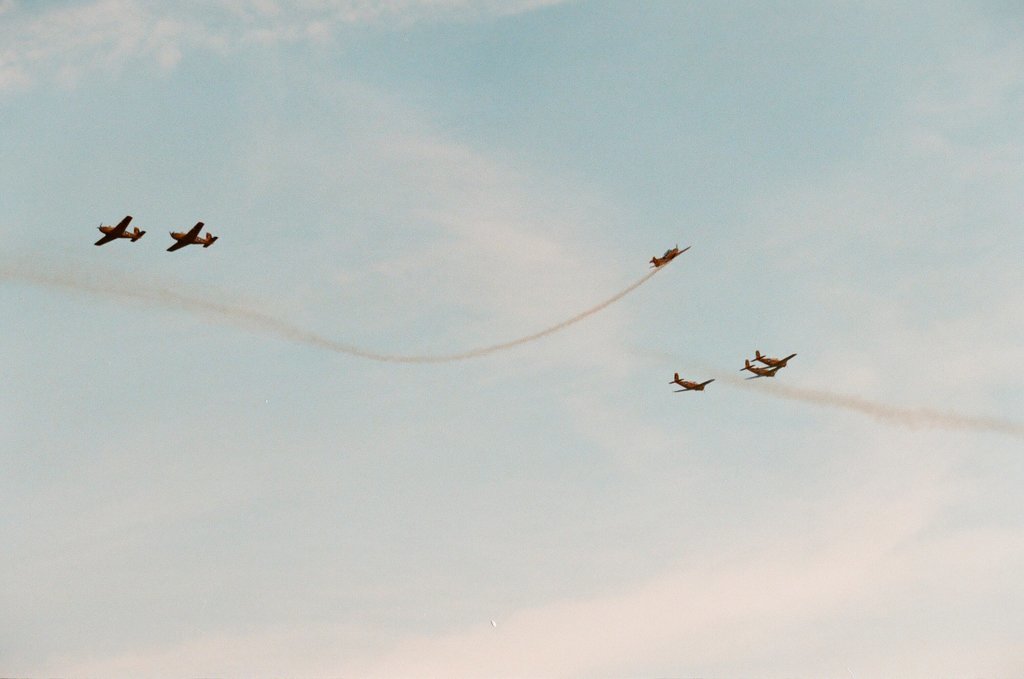 Crowds watch planes, helicopters, and water sports performances at the 1997 Air and Water Show - Chicago Sun-Times