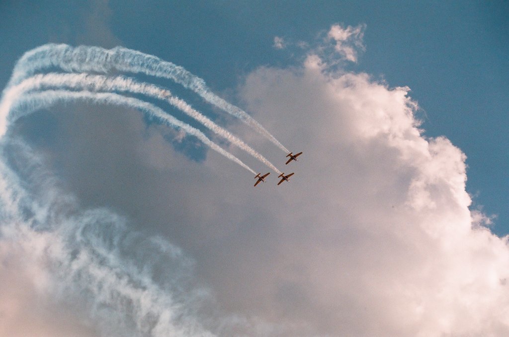 Crowds watch planes, helicopters, and water sports performances at the 1997 Air and Water Show - Chicago Sun-Times
