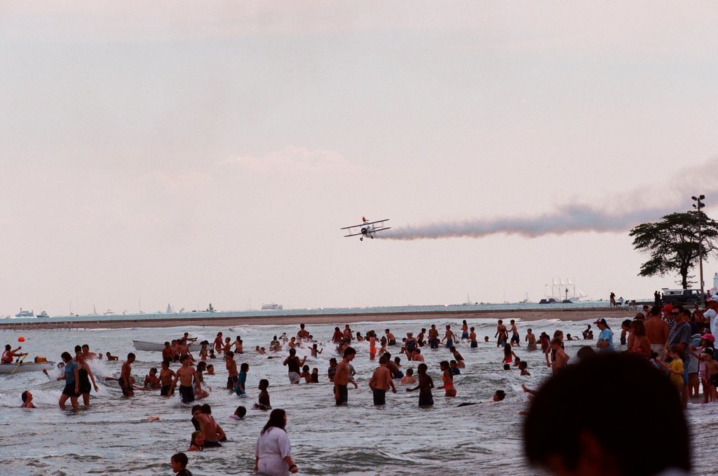 Crowds watch planes, helicopters, and water sports performances at the 1997 Air and Water Show - Chicago Sun-Times