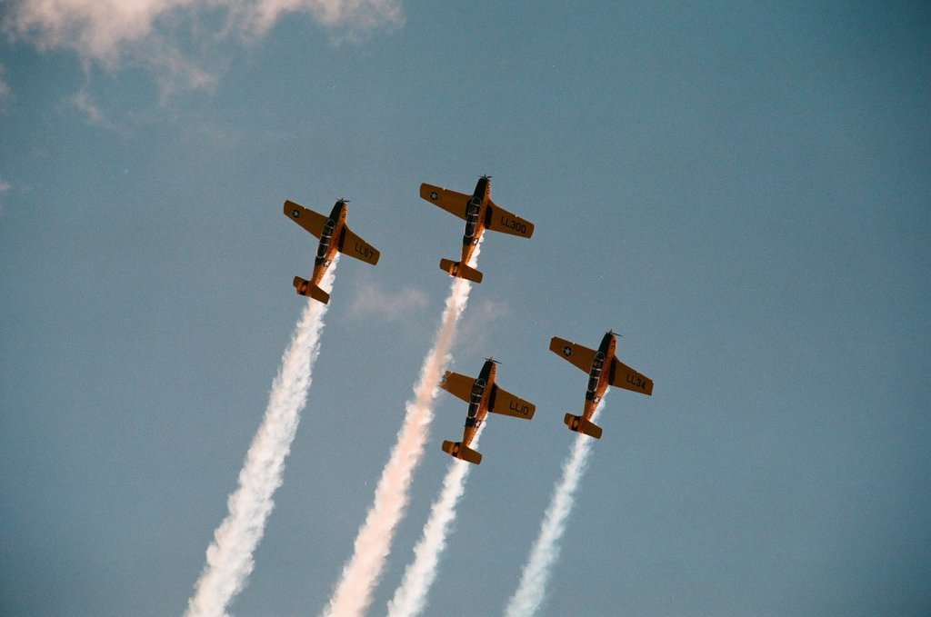 Crowds watch planes, helicopters, and water sports performances at the 1997 Air and Water Show - Chicago Sun-Times