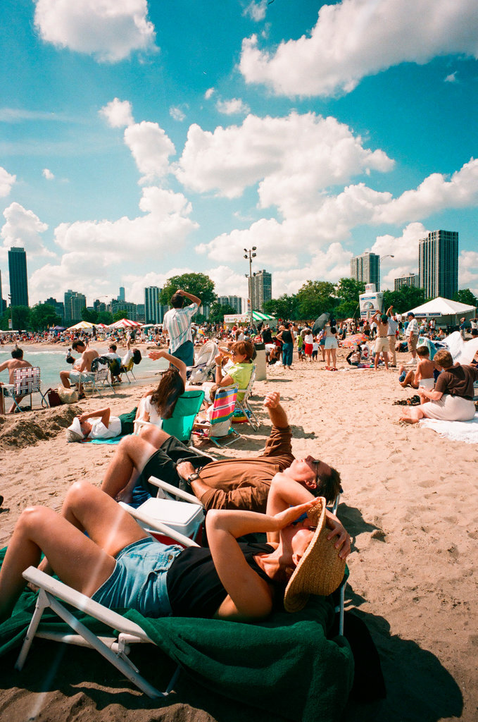 Crowds watch planes, helicopters, and water sports performances at the 1997 Air and Water Show - Chicago Sun-Times