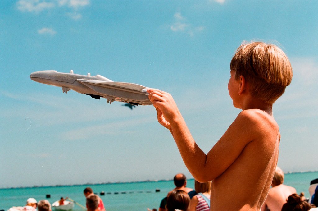 Crowds watch planes, helicopters, and water sports performances at the 1997 Air and Water Show - Chicago Sun-Times