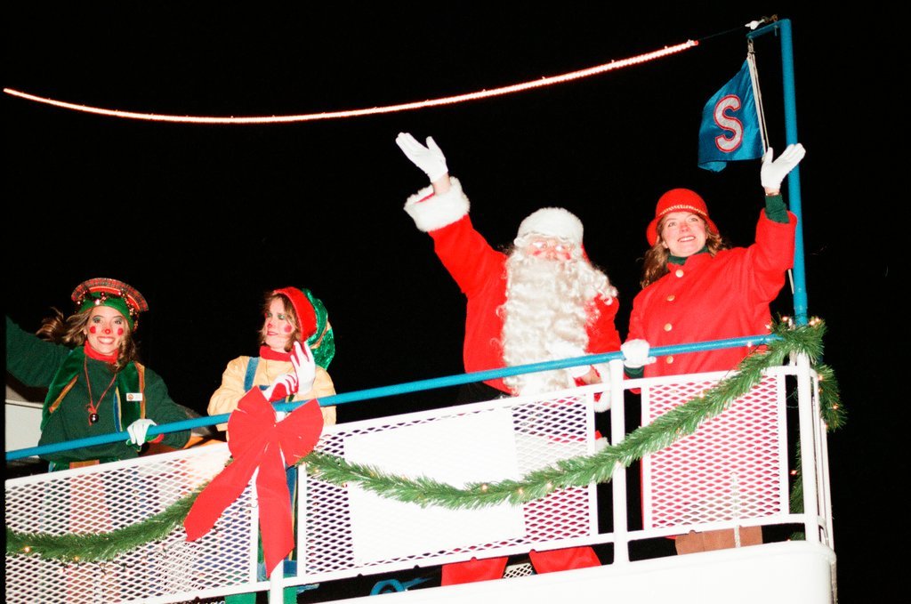Santa Claus arrives at Navy Pier aboard a boat for the Holiday Light Up Ceremony - Chicago Sun-Times