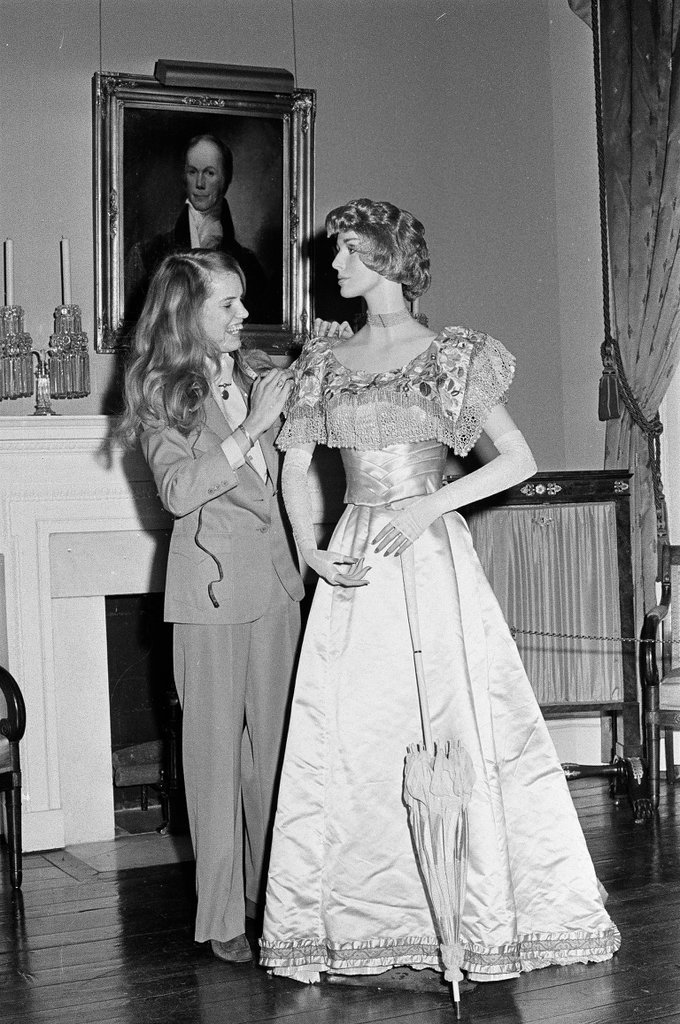 Carol Meyers, Costume Curator for the Chicago Historical Society, adjusts a gown - Chicago Sun-Times