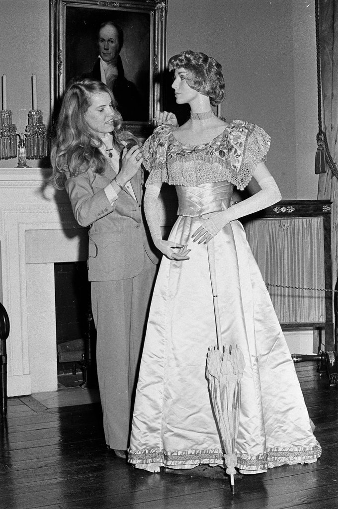 Carol Meyers, Costume Curator for the Chicago Historical Society, adjusts a gown - Chicago Sun-Times