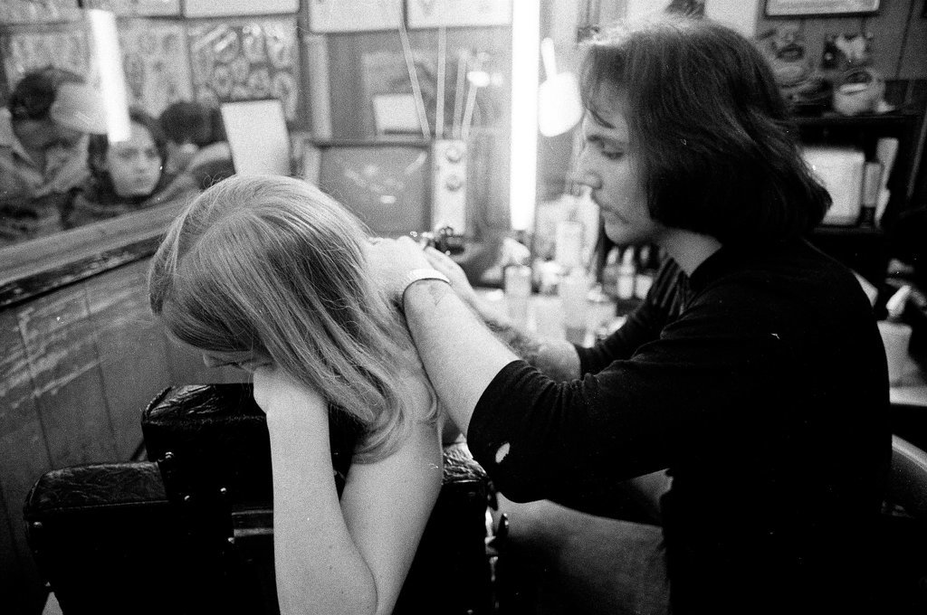 Dale Grande gives people tattoos on various body parts - Chicago Sun-Times