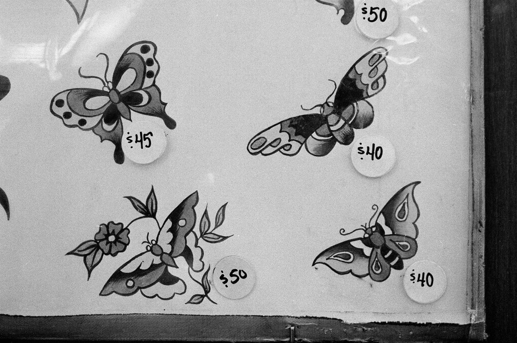 Dale Grande gives people tattoos on various body parts - Chicago Sun-Times