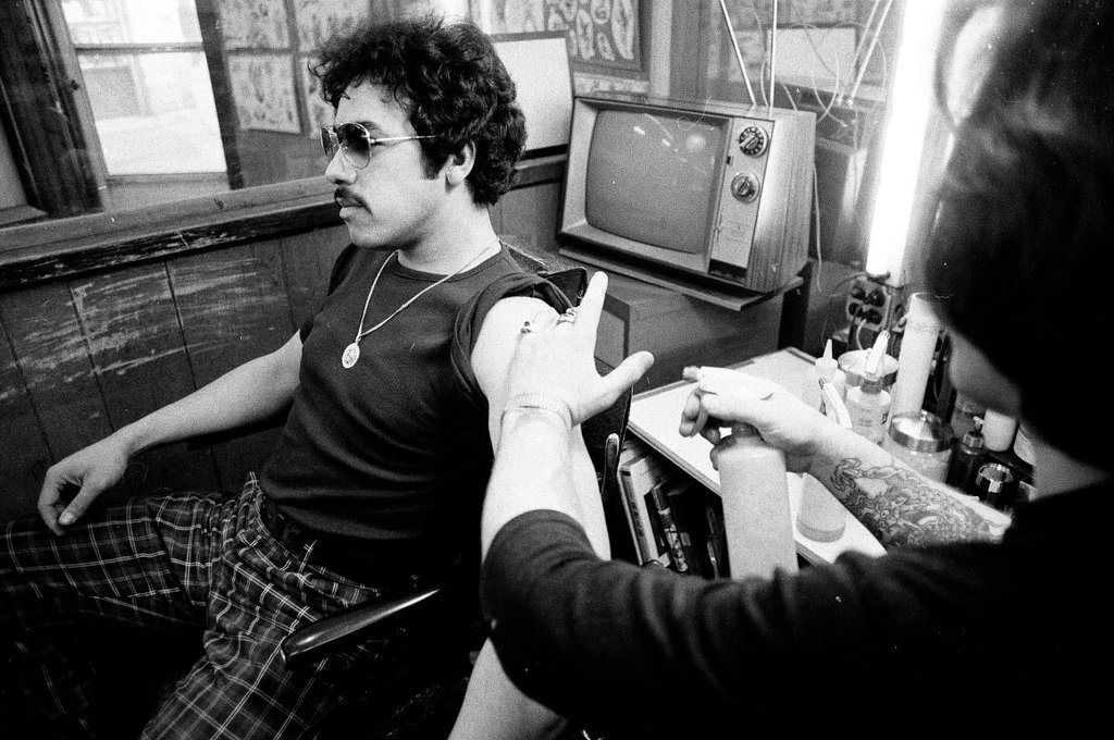 Dale Grande gives people tattoos on various body parts - Chicago Sun-Times