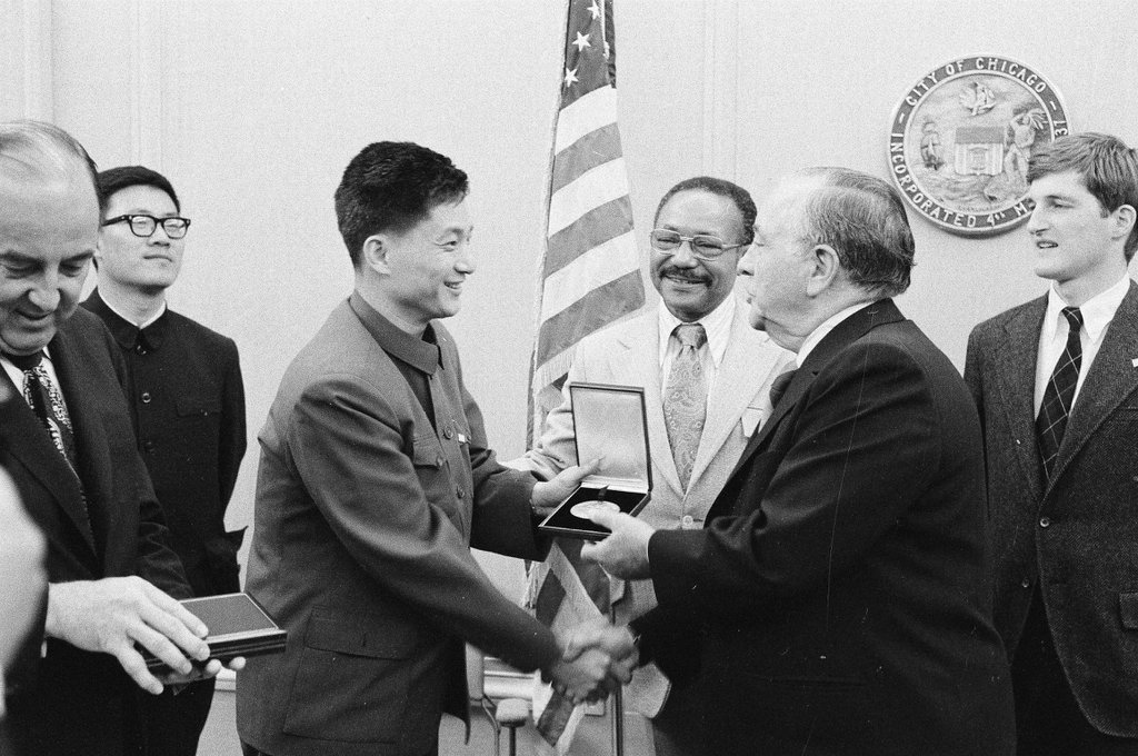 Sixteen journalists visiting Chicago from China receive honorary Chicago citizenship - Chicago Sun-Times