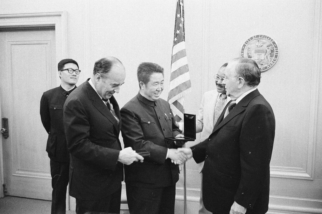 Sixteen journalists visiting Chicago from China receive honorary Chicago citizenship - Chicago Sun-Times