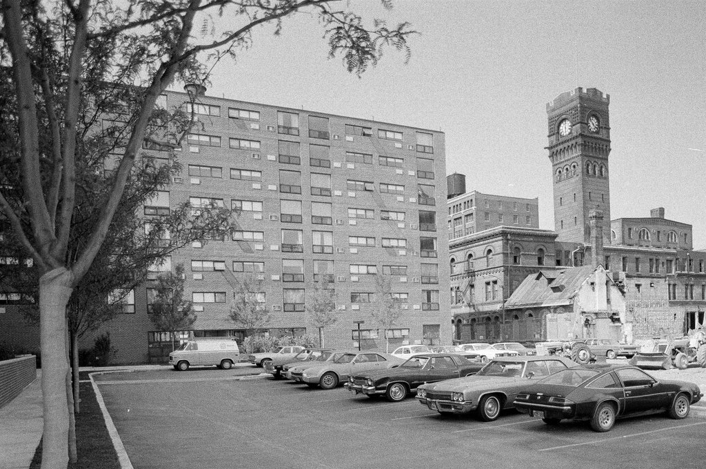 Dearborn Park complex on the Near South Side - Chicago Sun-Times