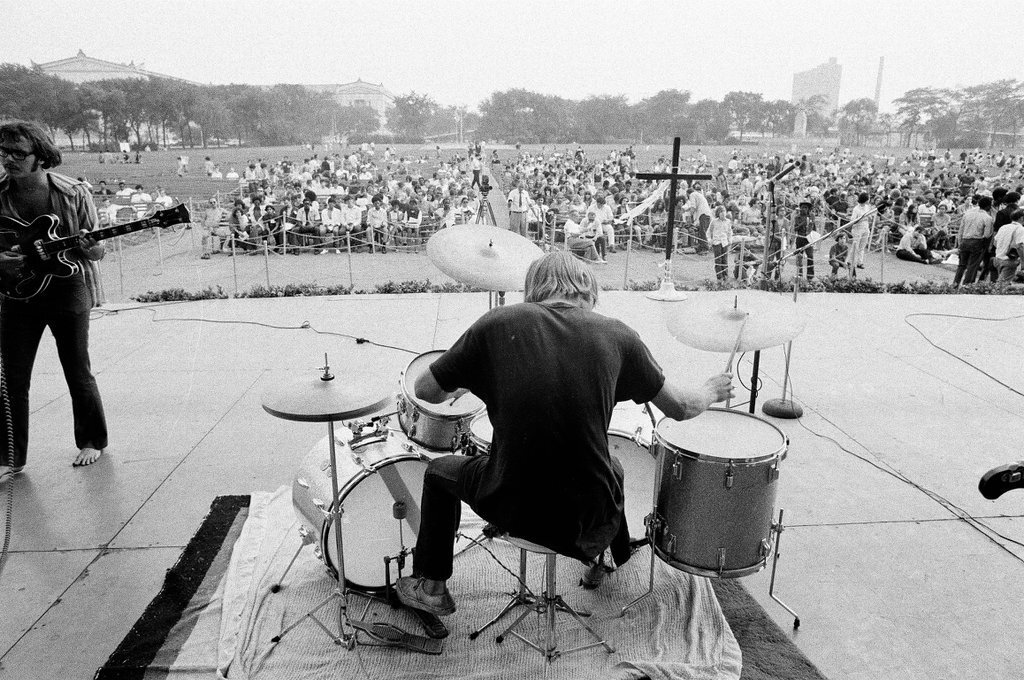Young people gather in Grant Park on the one year anniversary of the 1968 Democratic Convention protest - Chicago Sun-Times