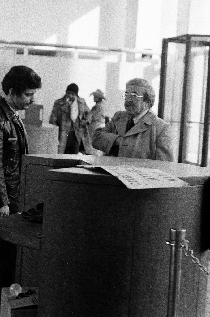 Legal teams walk to John Gacy's arraignment - James DePree for Chicago Sun-Times