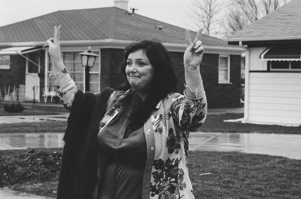 Crews tear down John Wayne Gacy's home while neighbors watch - Jerry Tomaselli for Chicago Sun-Times
