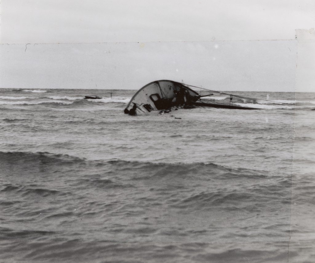Vencedor yacht wreckage