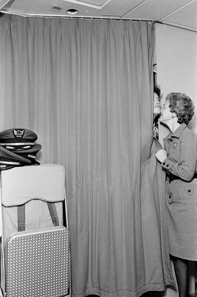 Modeling steward and stewardess uniforms - Chicago Sun-Times