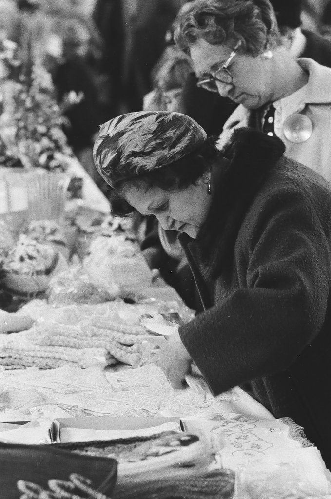 Mayor Richard J. Daley tours the Folk Fair - Chicago Sun-Times