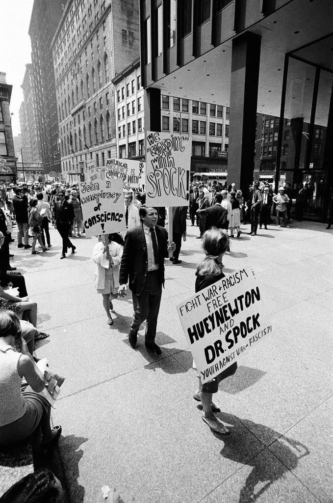 Anti-war protesters - Chicago Sun-Times