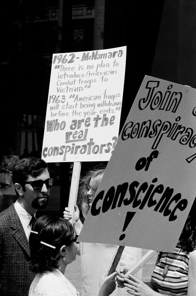 Anti-war protesters - Chicago Sun-Times