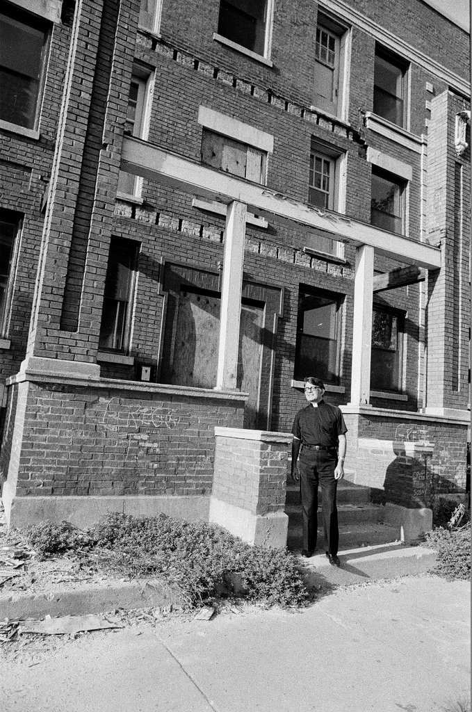 Residents and buildings in Woodlawn neighborhood - Chicago Sun-Times