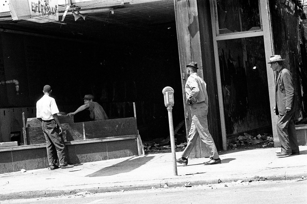 People in empty lots and abandoned buildings on the west side - Chicago Sun-Times