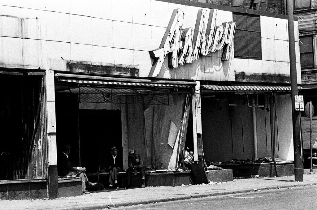 People in empty lots and abandoned buildings on the west side - Chicago Sun-Times