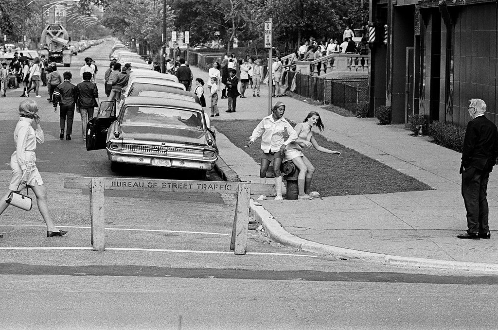Kids play on blocked off Uptown street - Chicago Sun-Times