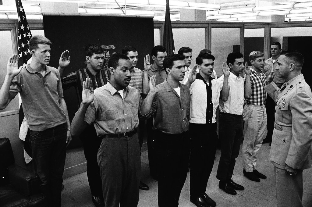 New Marines recruits swearing in - Chicago Sun-Times