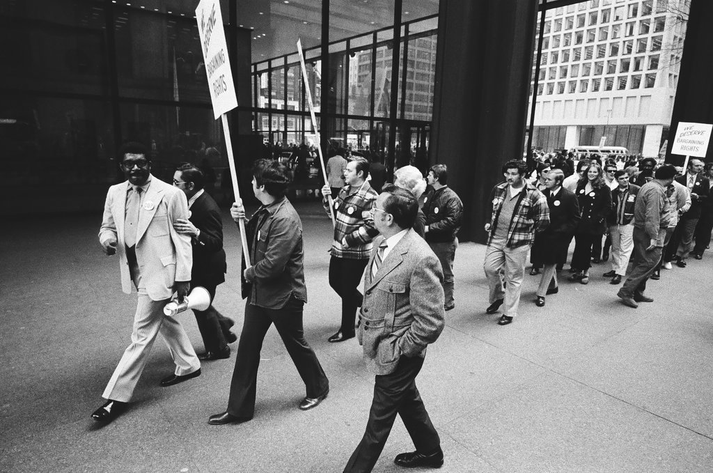 Police and supporters picket in the Loop - Chicago Sun-Times