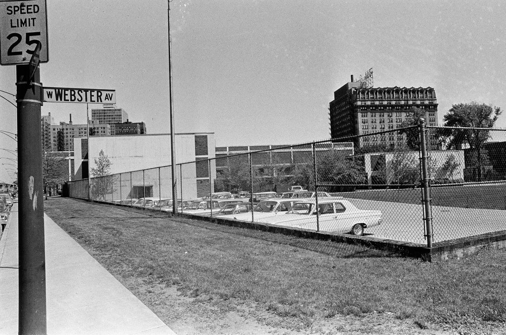 Parking lot at Francis Parker School - Chicago Sun-Times