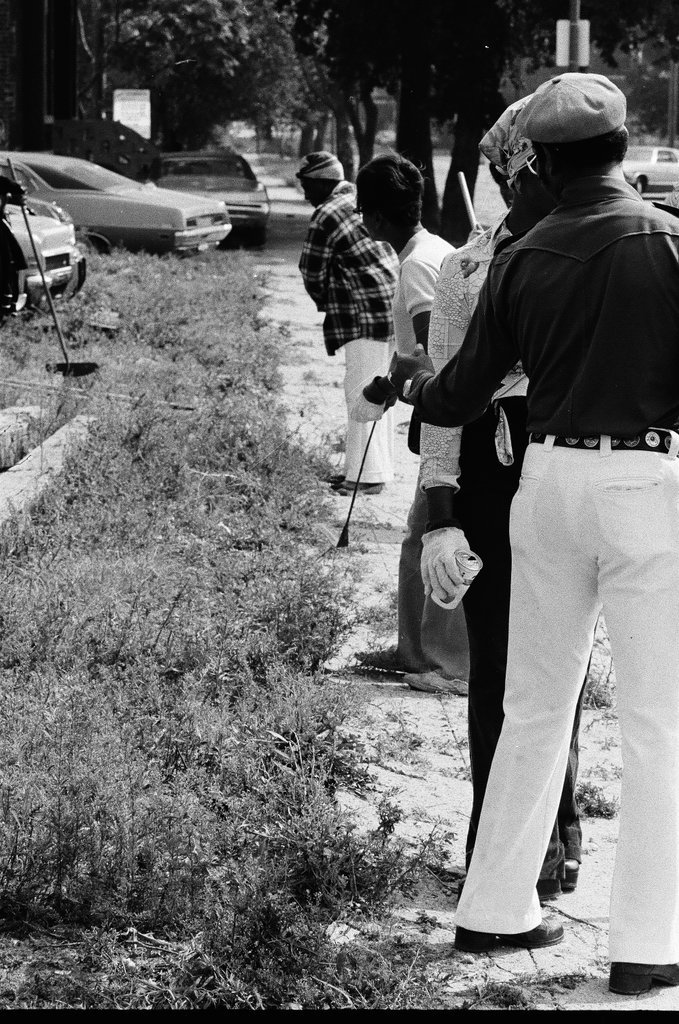 Lawndale community members clean up debris in their neighborhood - Chicago Sun-Times