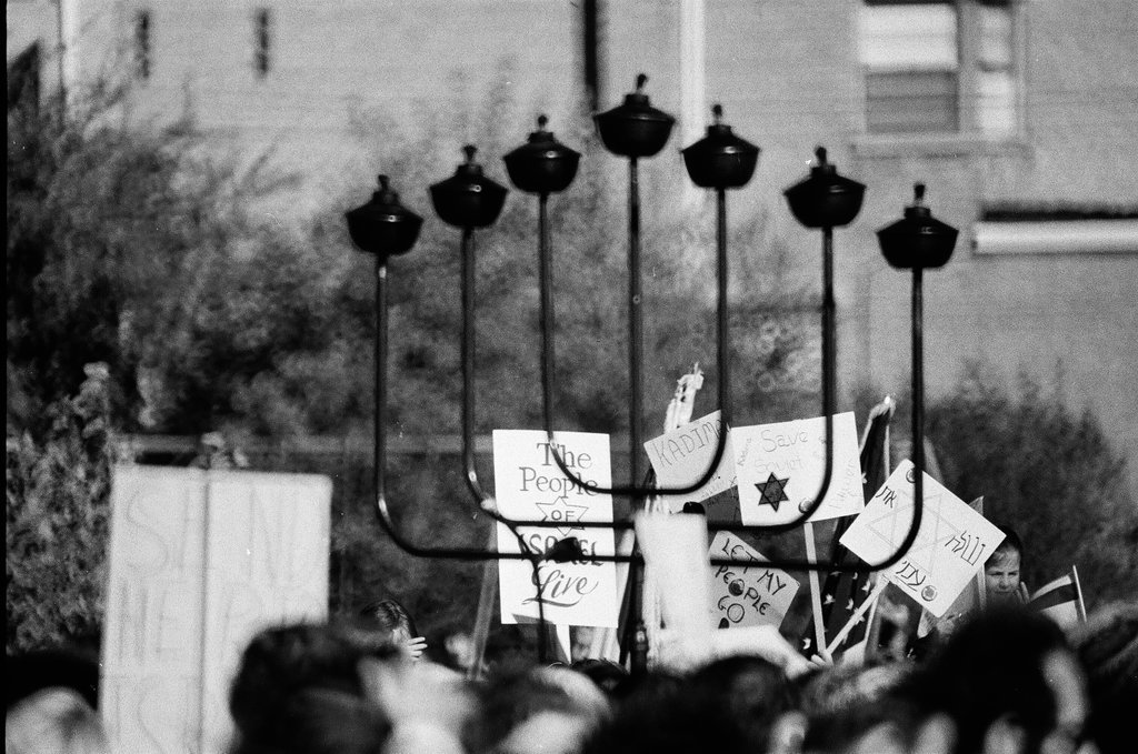 Simchat Torah ceremony in Lerner Park - Chicago Sun-Times