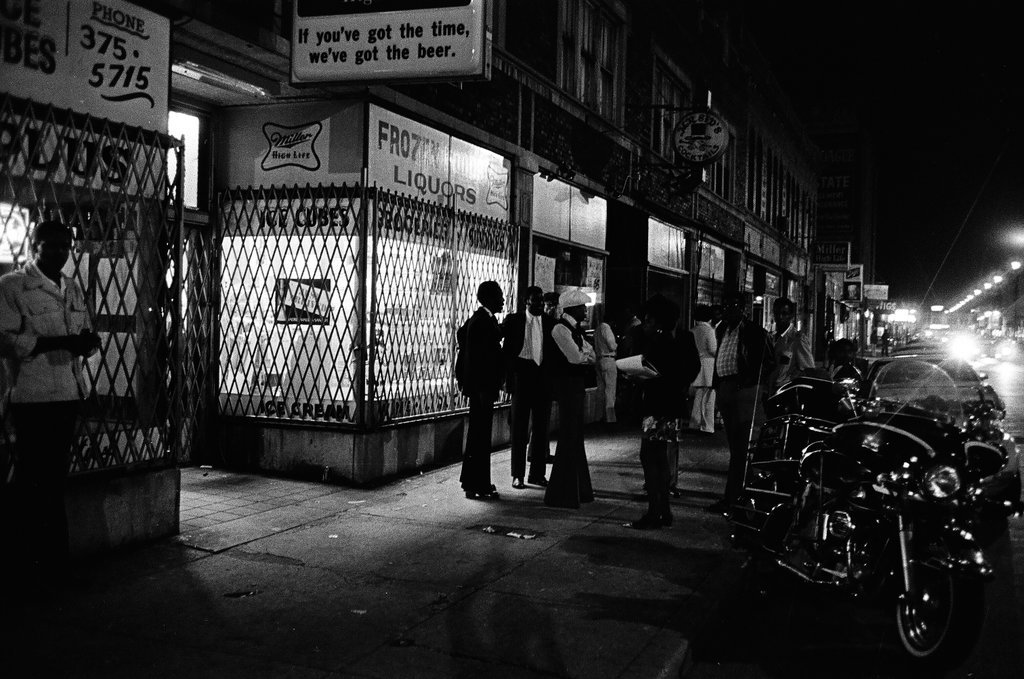 Exterior tavern lights off South Shore neighborhood - Chicago Sun-Times