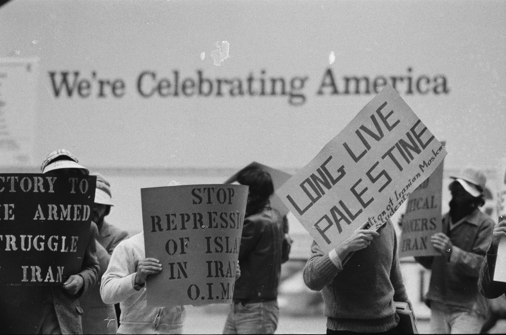 Organization of Iranian Moslem Student protest at Daley Center - Chicago Sun-Times