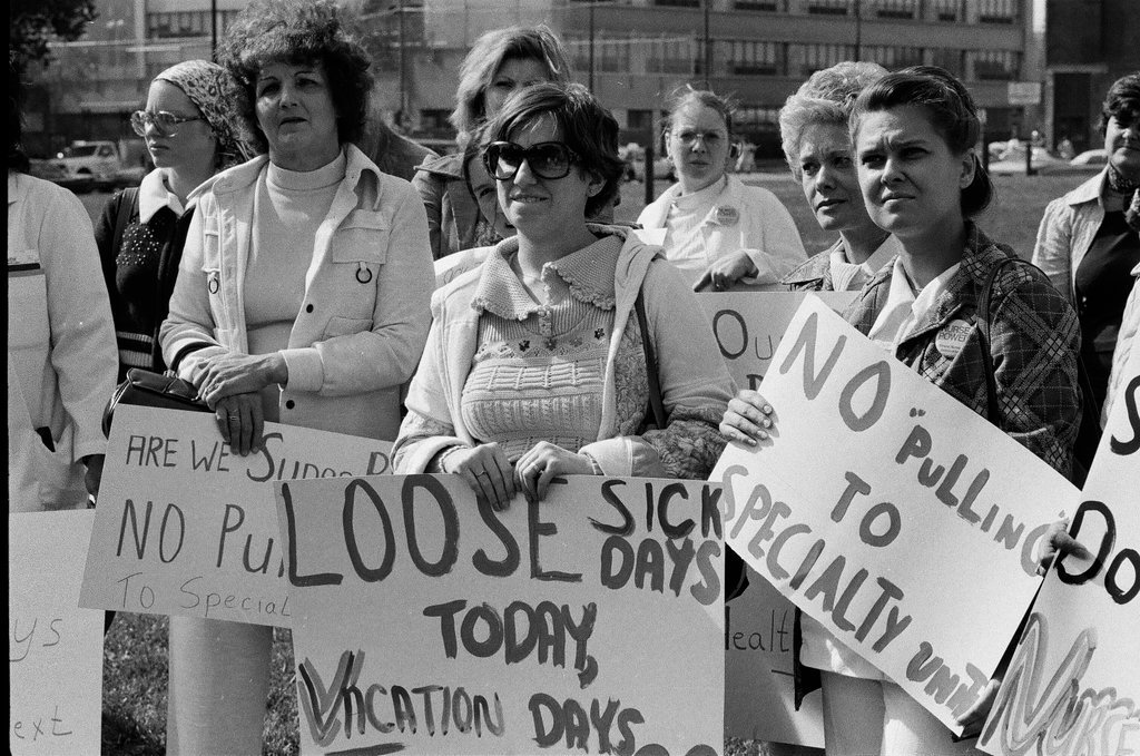 Nurses picketing outside of Cook County Hospital - Chicago Sun-Times