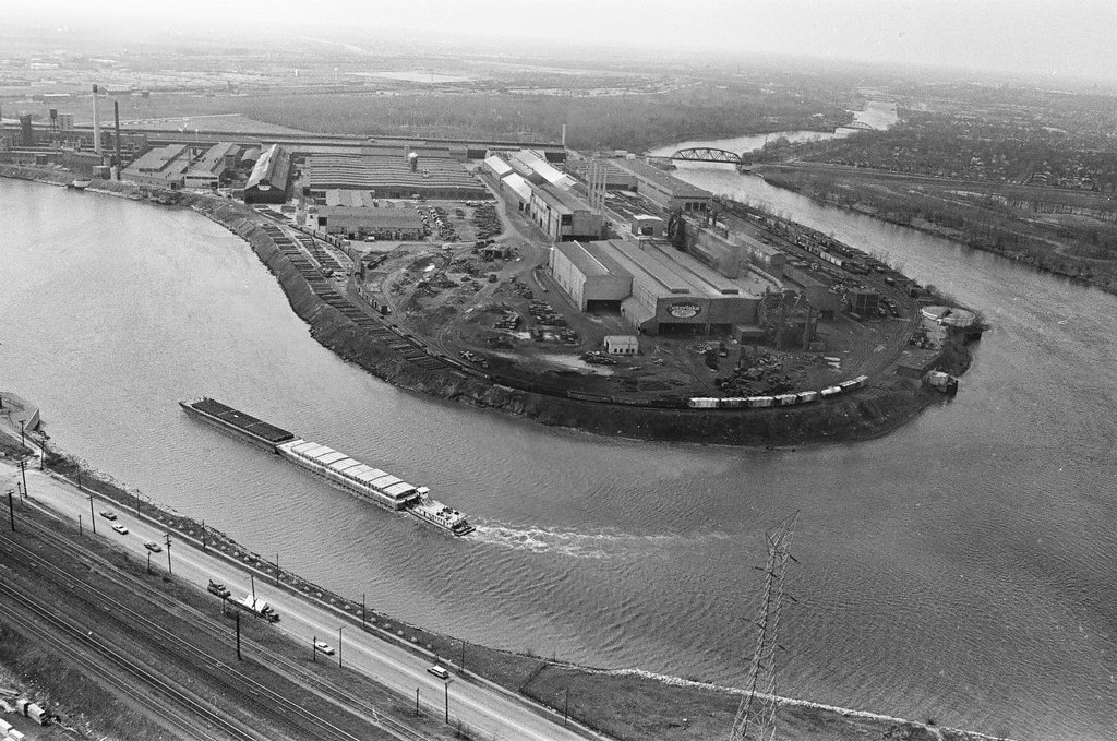 Aerial view of industry and pollution on the Chicago River - Chicago Sun-Times