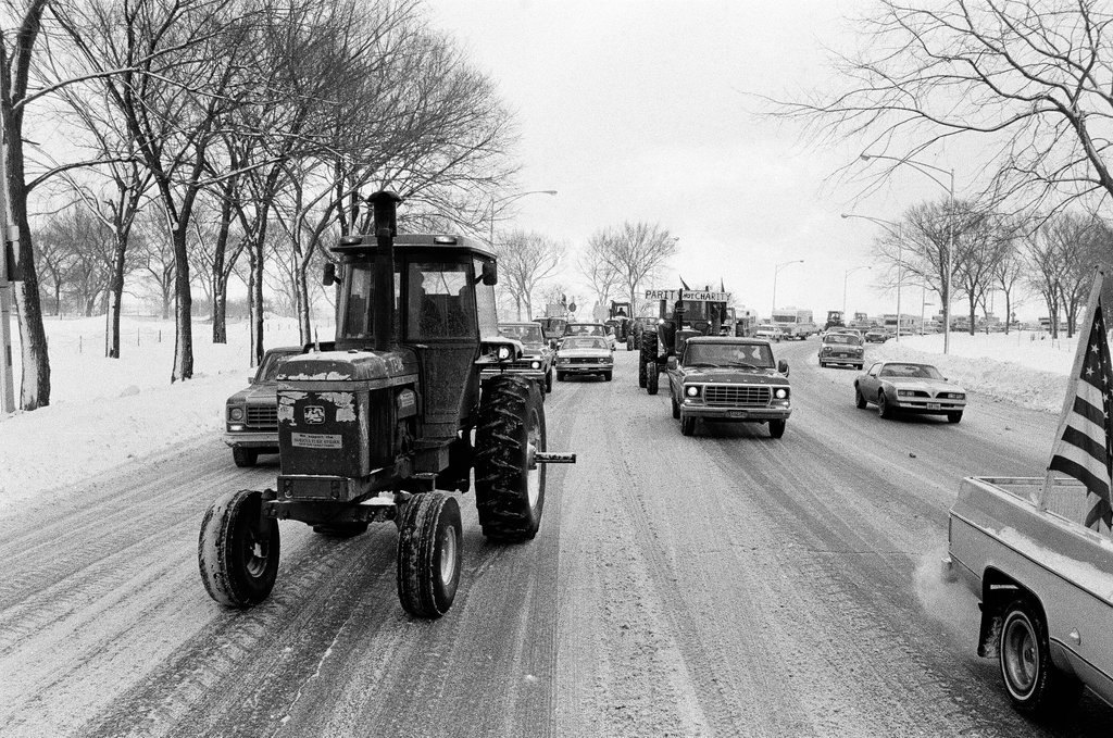 Striking farmers drive trucks and tractors on Lake Shore Drive - Chicago Sun-Times