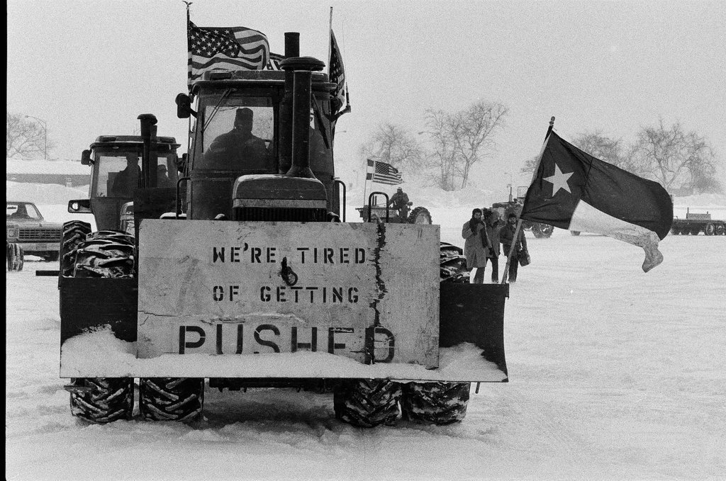Striking farmers drive trucks and tractors on Lake Shore Drive - Chicago Sun-Times