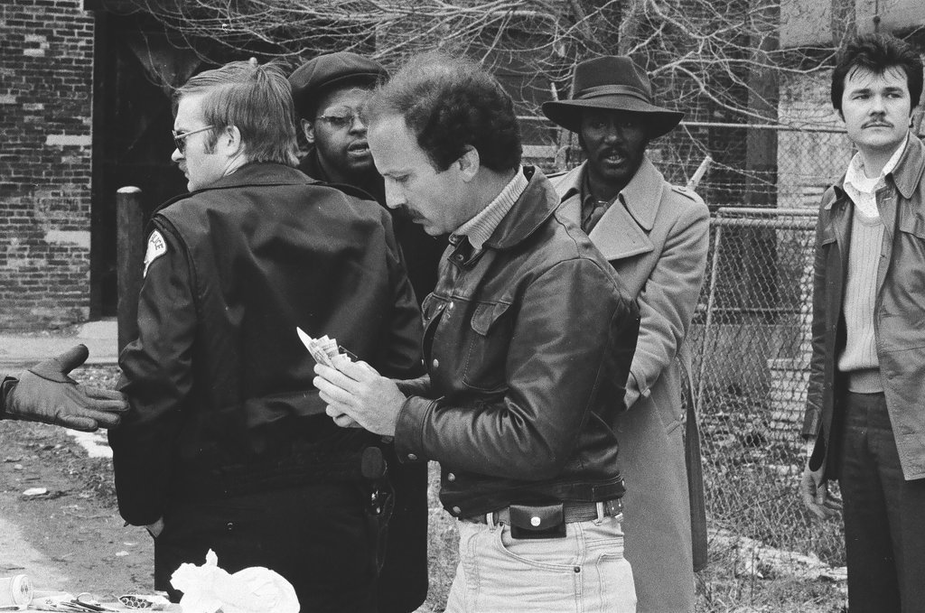 Drug raid at 15th and Indiana - Chicago Sun-Times